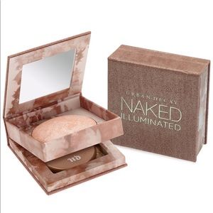 Urban decay illuminating shimmering powder.